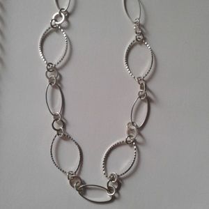 Oval repeated pattern necklace